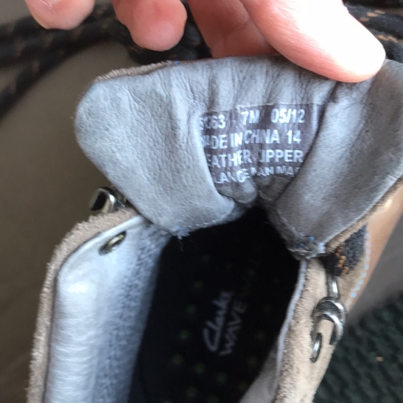 Clarks Leather Hiking Boots -EUC - Picture 7 of 7